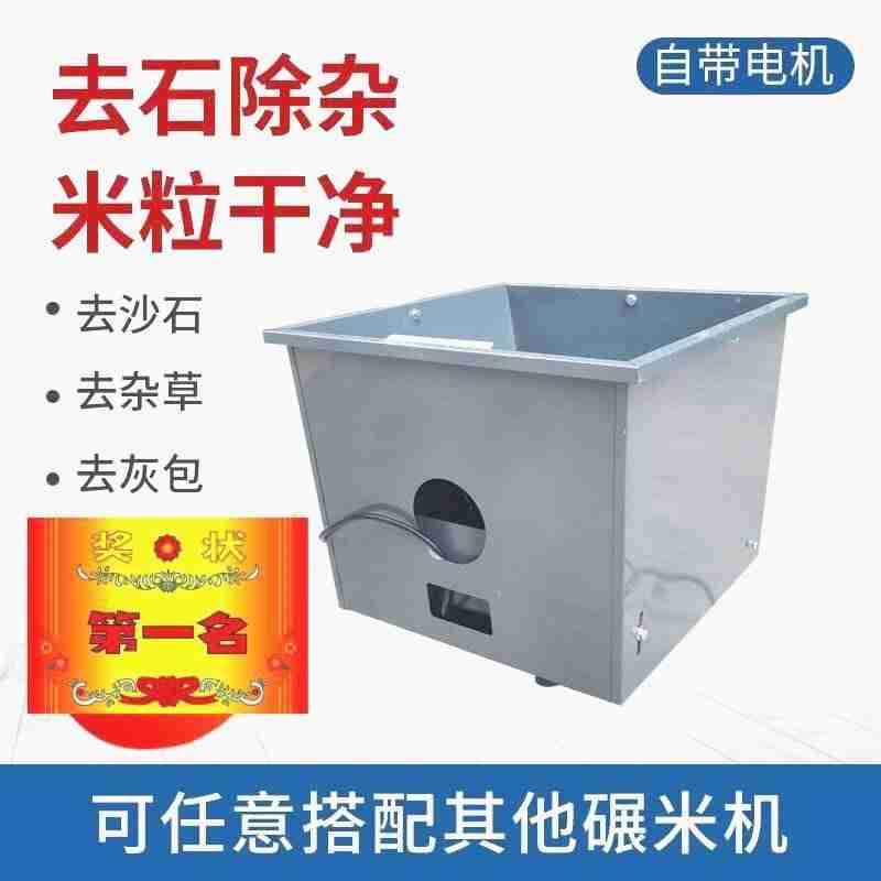 长沙航道事务中心工作人员检查锚链、缆绳的牢固程度。